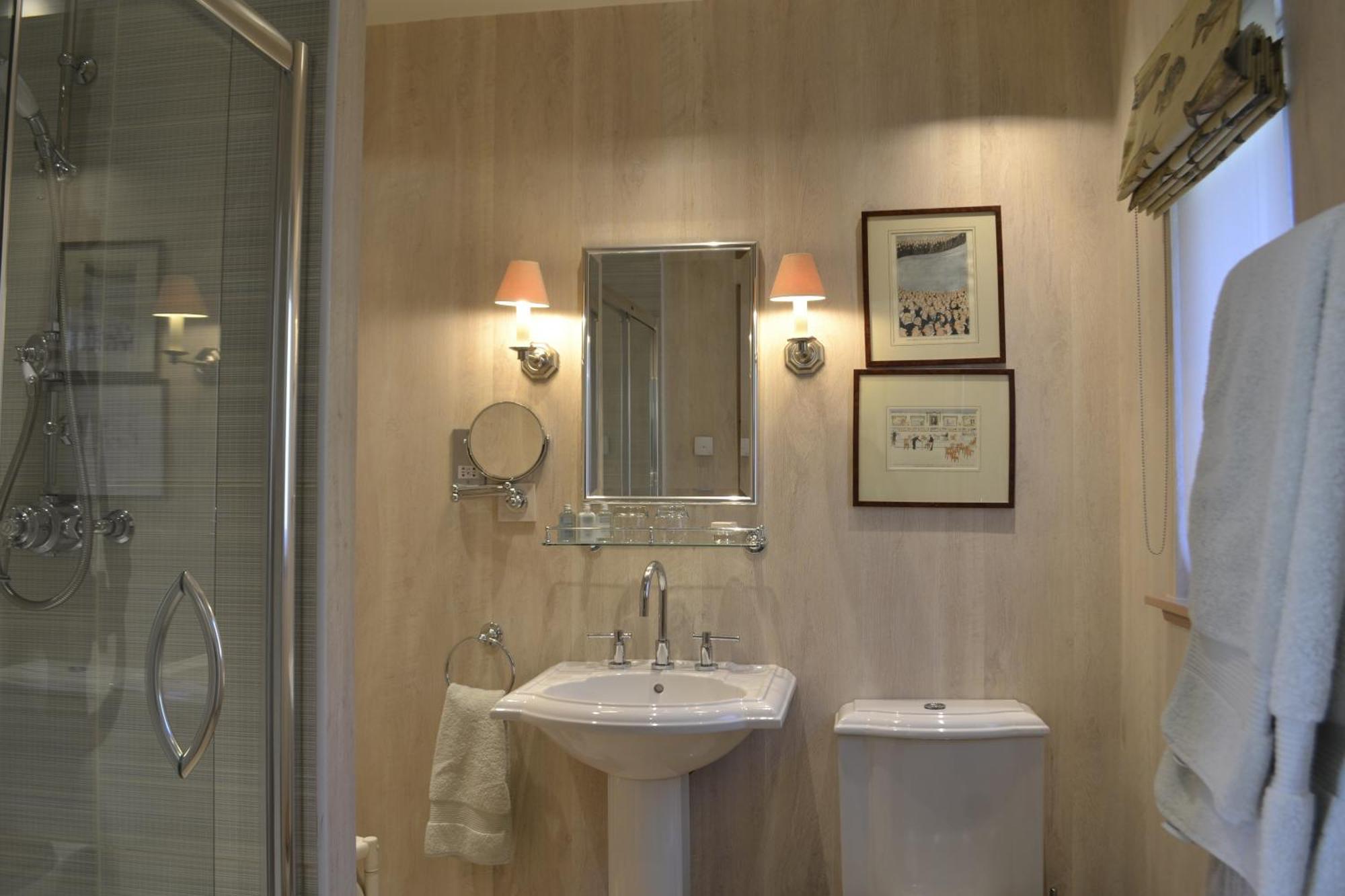 Ness Castle Lodges Inverness Esterno foto
